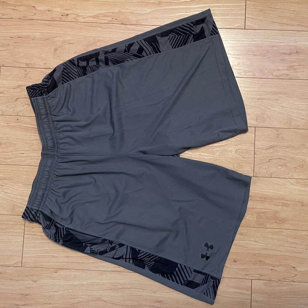 Under Armour Men's Charcoal and Black Patterned Athletic Shorts